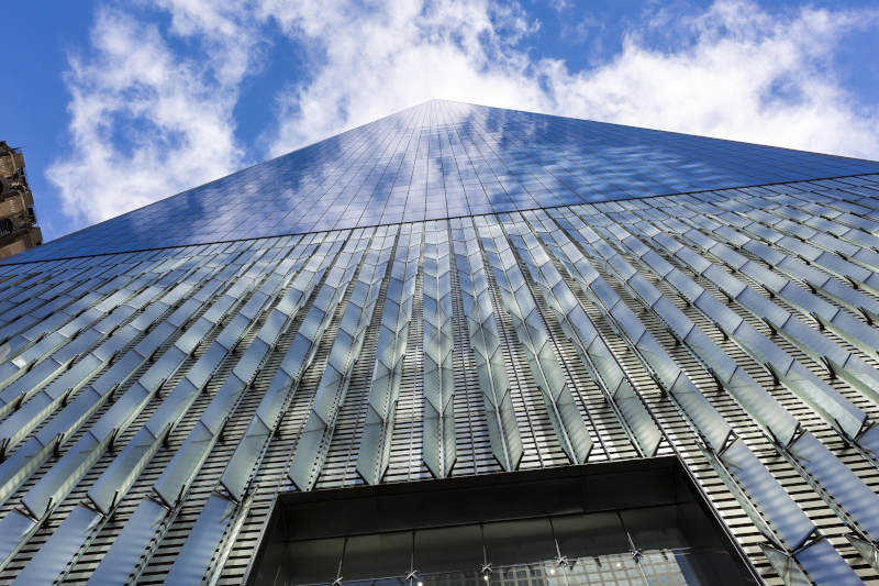Vue de la façade du One World Trade Center à New York