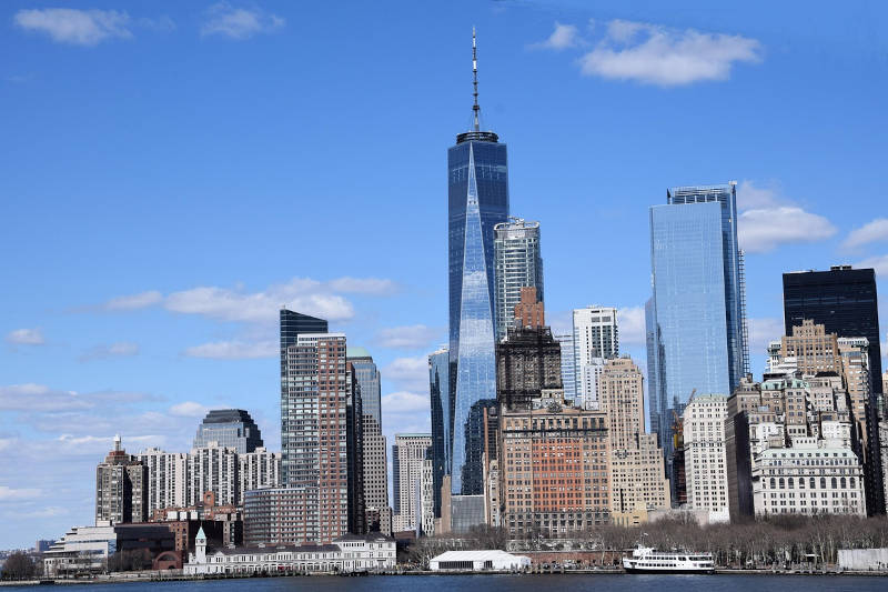 Façade du One World Trade Center Façade de verre du One World Trade Center à New York